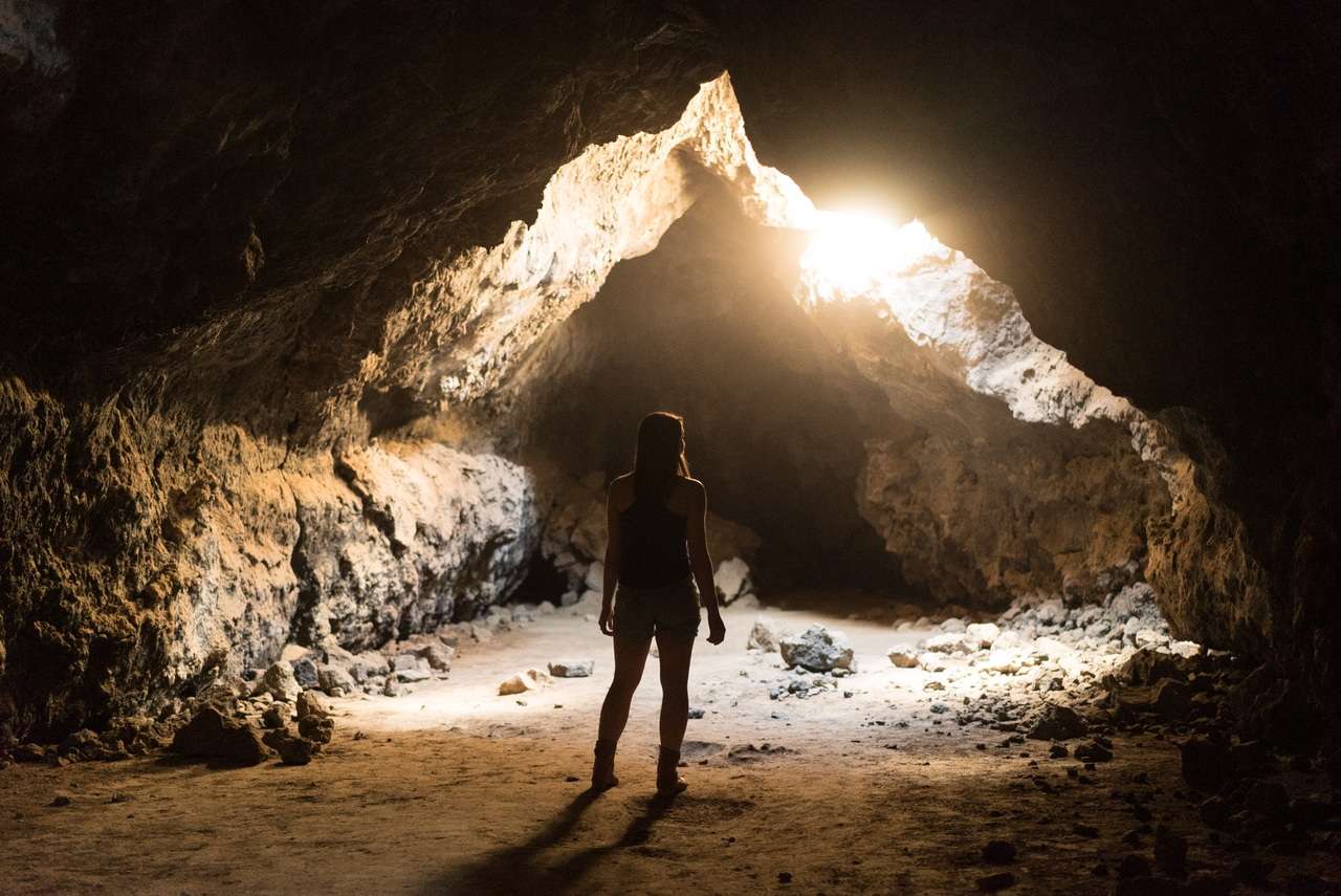 The full story of Thailand’s extraordinary cave rescue light-girl-sun-woman-formation-cave-42727-pxhere.com