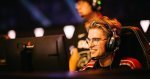 Skiter: "ATF turns the volume up to the maximum, puts the headphones on the table, and plays like that." img_104