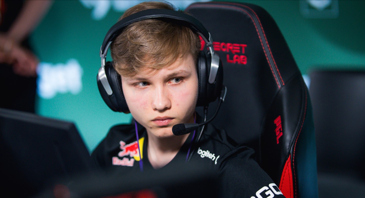 M0NESY, who is only 18 years old, has spent a whopping 20,000 hours in Counter-Strike