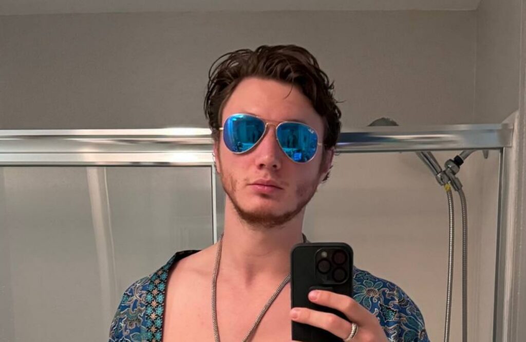 Resolut1on: "Dota players don't wash for weeks and don't know what deodorant is"