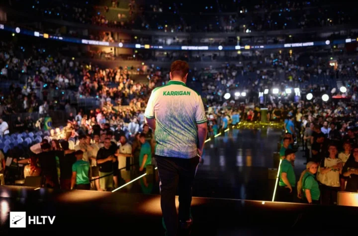 Falcons — чемпіони CS2 та Dota 2. На зображенні можна показати команду з трофеями IEM Cologne Major 2026 та The International 2025. Атмосфера тріумфу: сцена з яскравим освітленням, фанати на фоні, логотипи CS2 та Dota 2, що підкреслюють подвійне досягнення клубу.