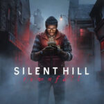 Головний герой горору Silent Hill: Townfall розглядає кишеньковий телевізор на фоні туманної вулиці — майбутній реліз на PS5
