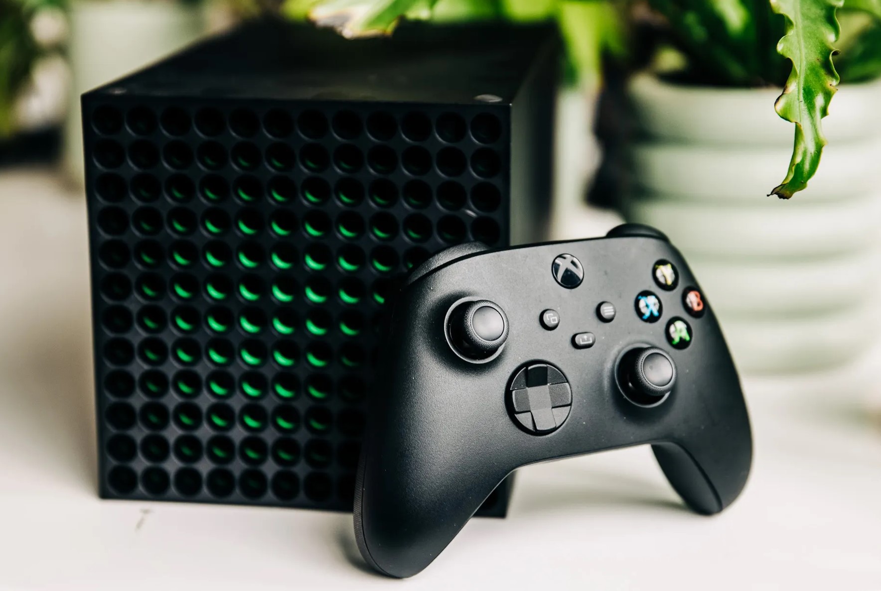Консоль Xbox Series X із бездротовим контролером Xbox