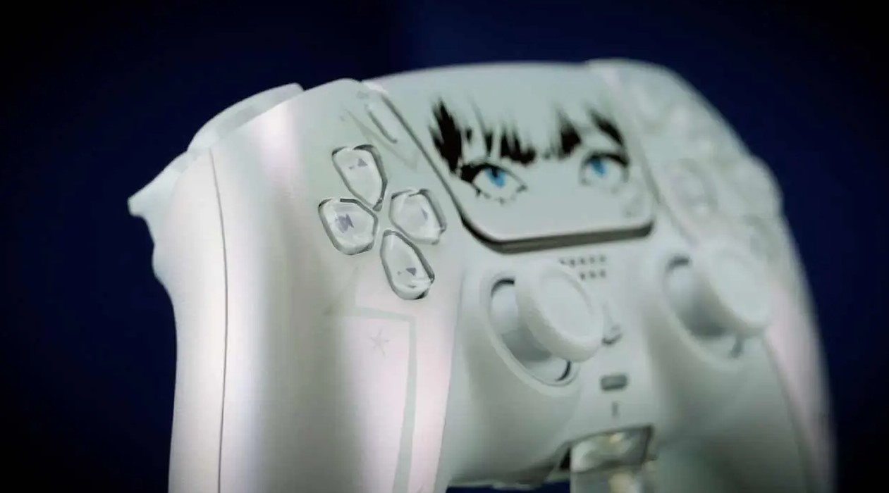 DualSense Lisa Limited Edition із малюнком блакитних очей на сенсорній панелі